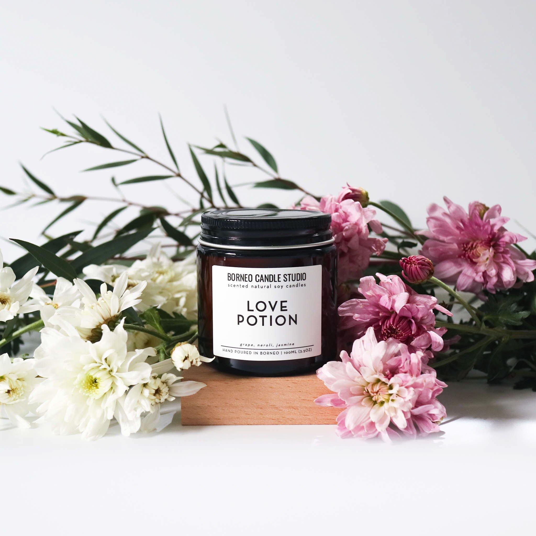 Sweet floral scented candle. Love Potion candle with scent notes of grape, neroli, jasmine 