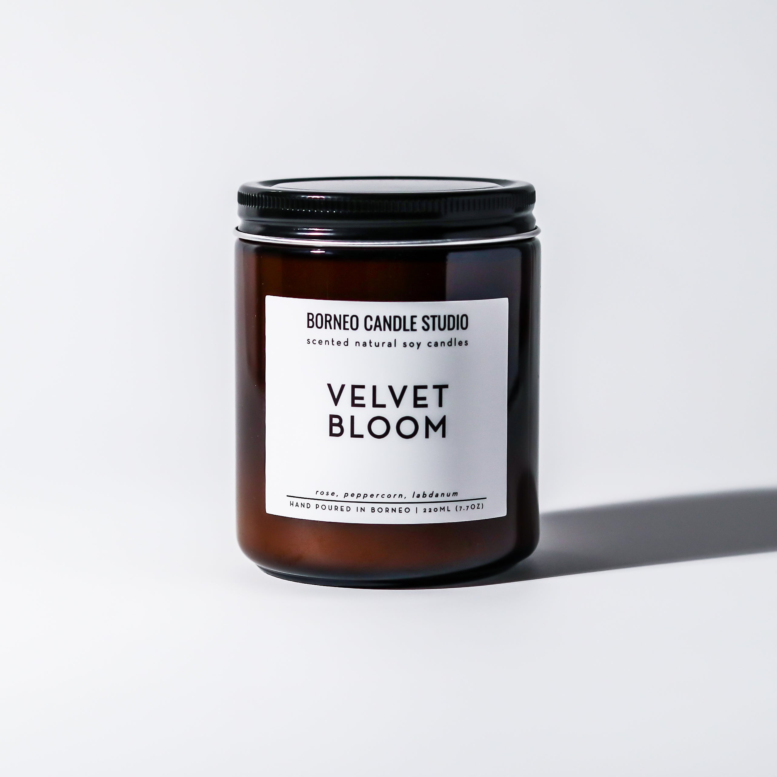 Velvet Bloom Scented Candle - fragrance notes of roses, peppercorn and labdanum