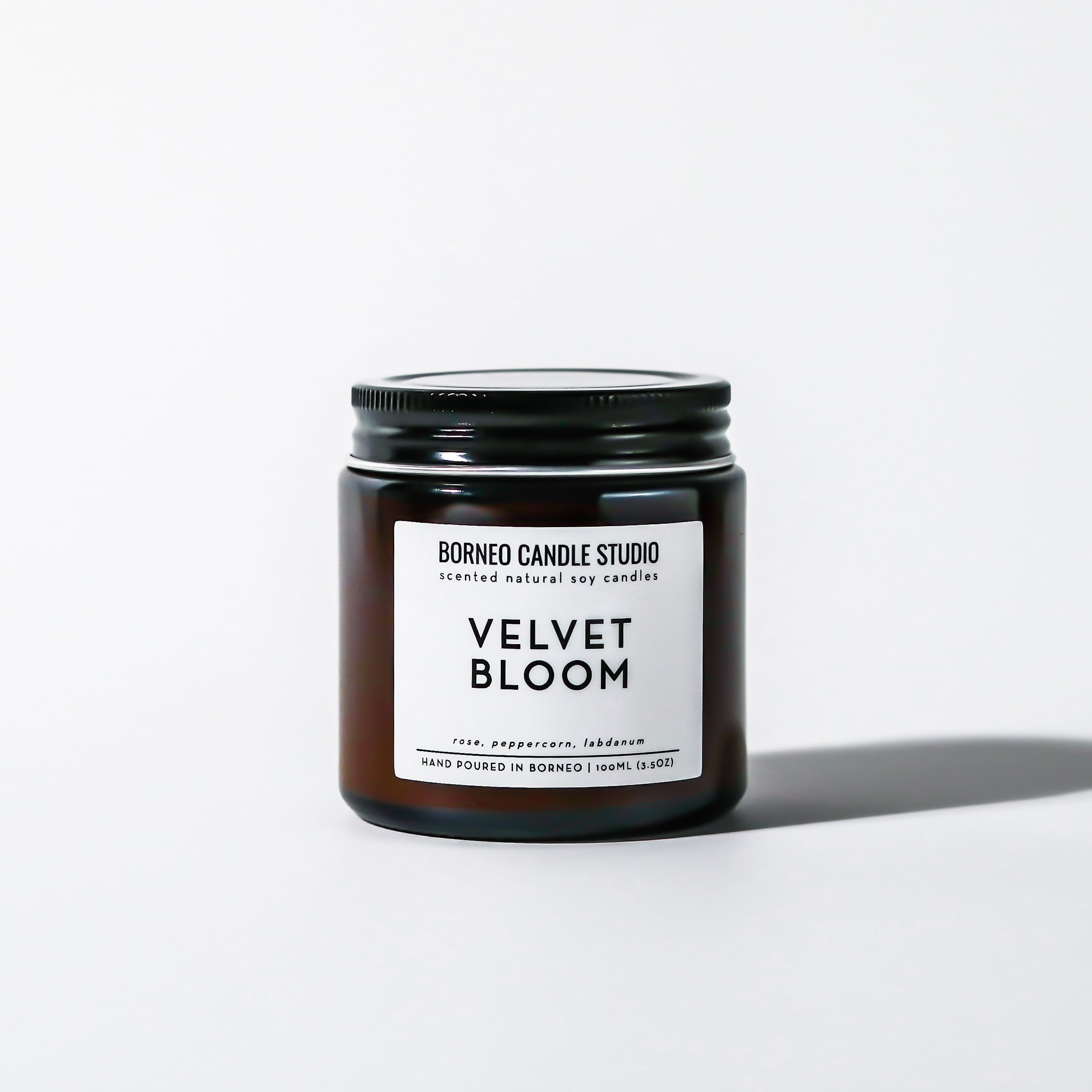 Velvet Bloom Scented Candle - fragrance notes of roses, peppercorn and labdanum